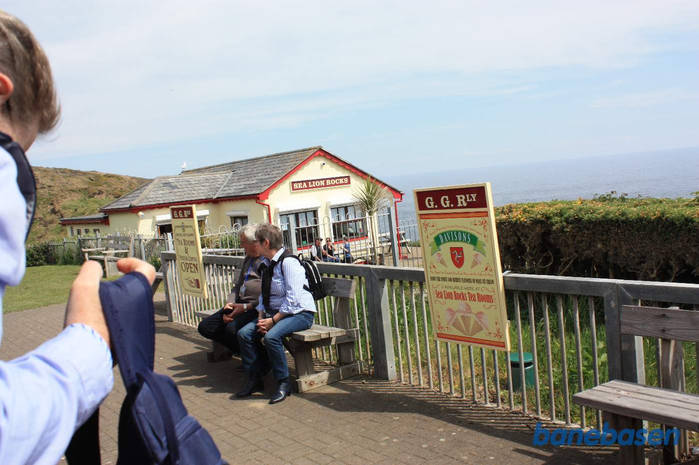 Ankommet til Sea Lion Rocks med den lille restaurant til højre