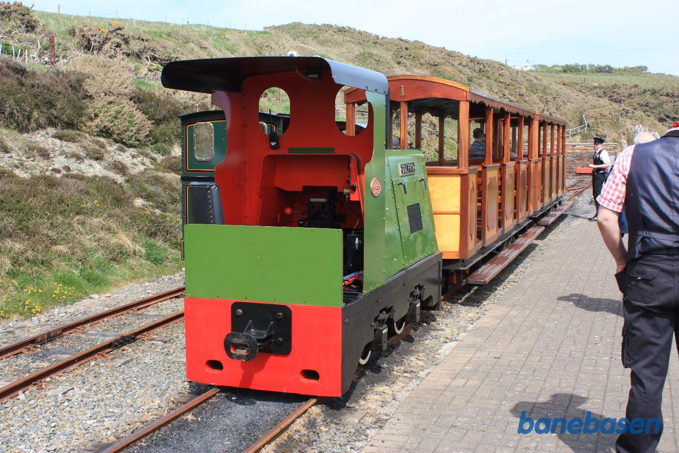 Så er lokomotivet koblet til toget