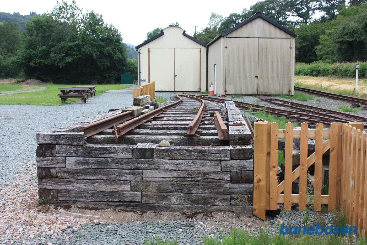 Rampe for flytning af rullende materiel til og fra lastbil