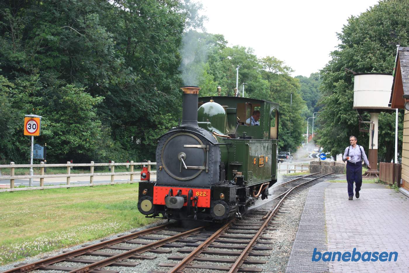 Lokomotivet omløber vognene