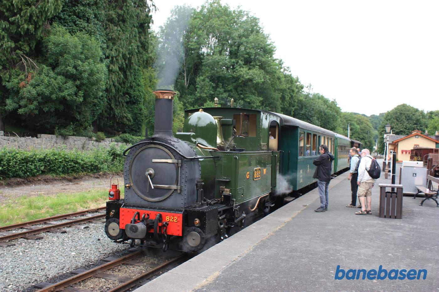 Formiddagstoget holder klar til afgang