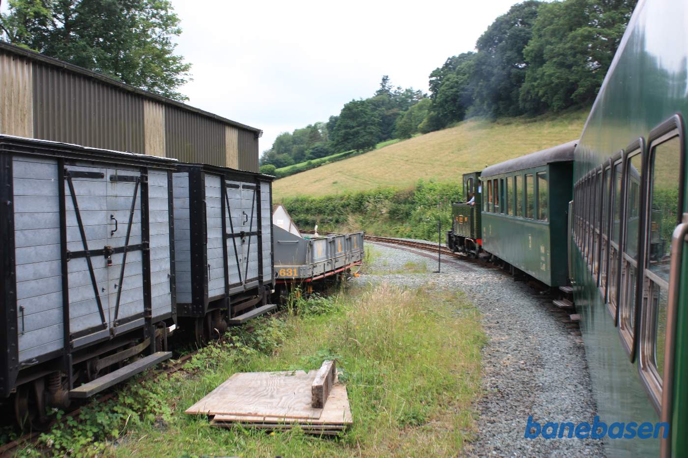 Lige inden endestationen, ligger der en vognhal