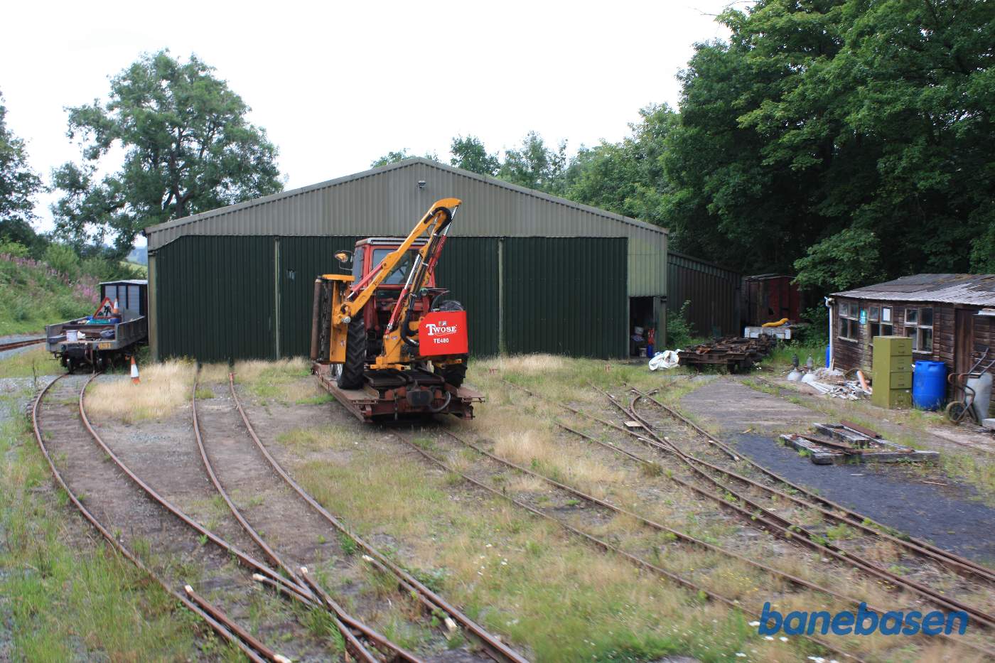 Lige inden endestationen, ligger der en vognhal