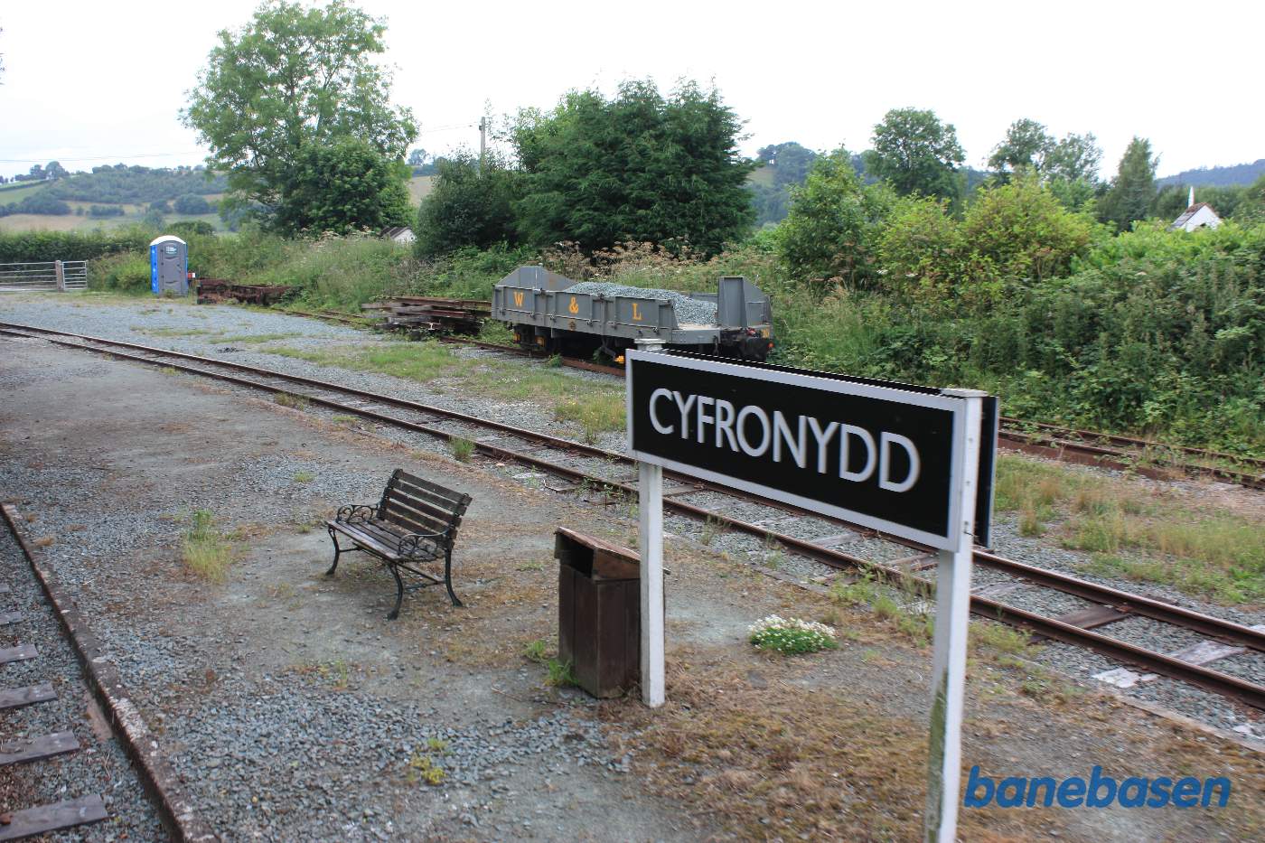 Perronen på første station