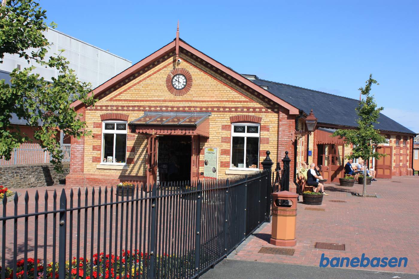 Hovedindgangen til stationen og museet