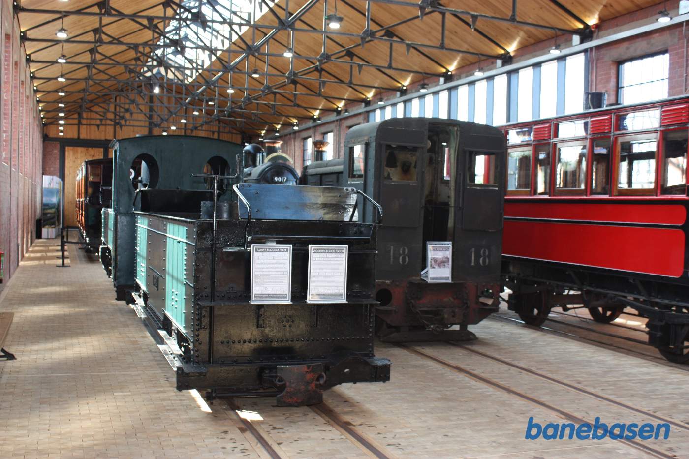 Et vue ud over museets køretøjer