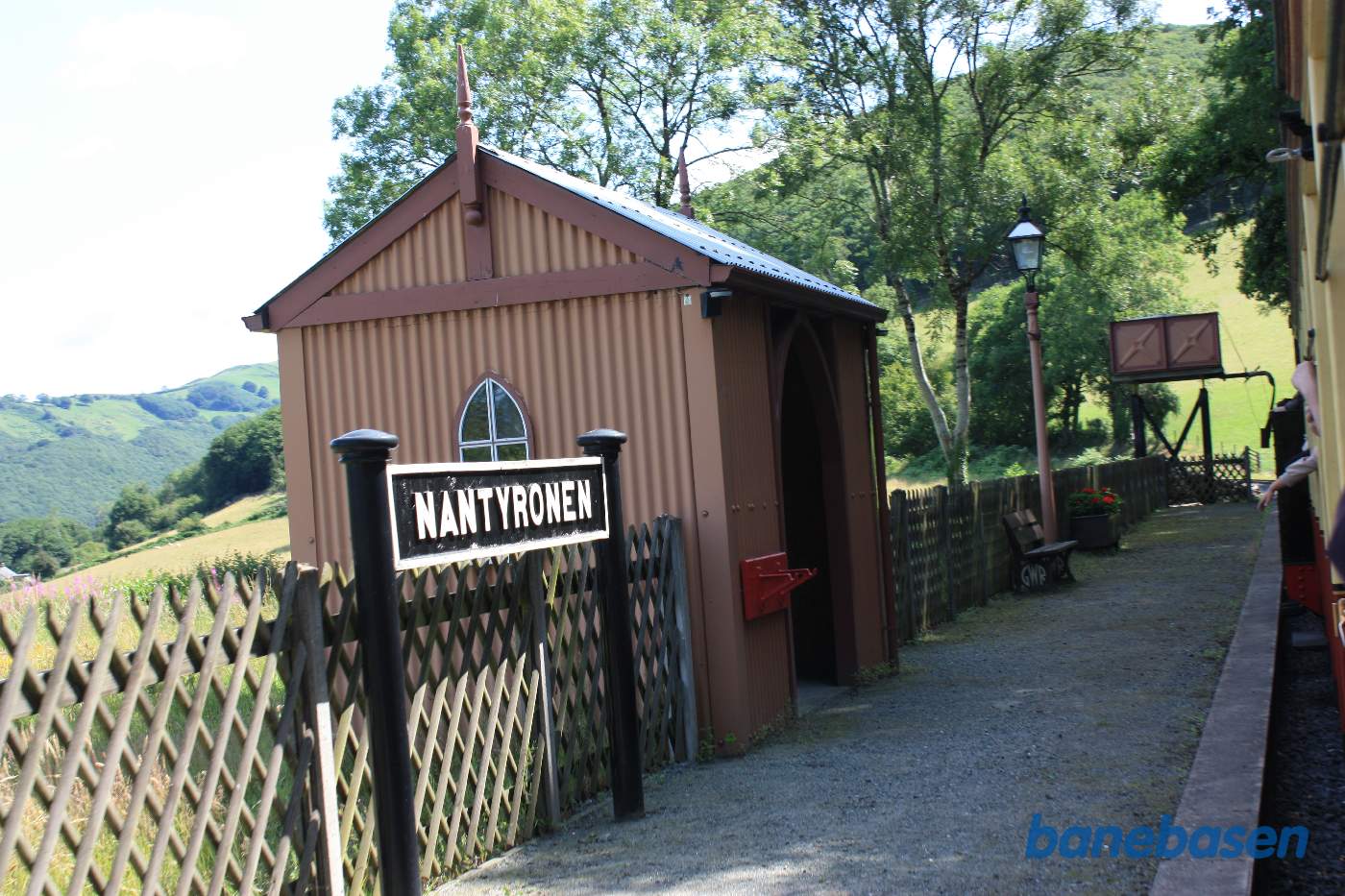 Det tørstige lokomotiv får vand på