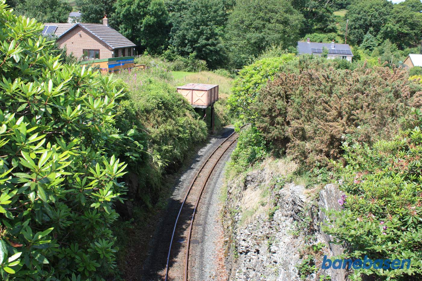Indkørslen med vandtanken set fra vejbroen