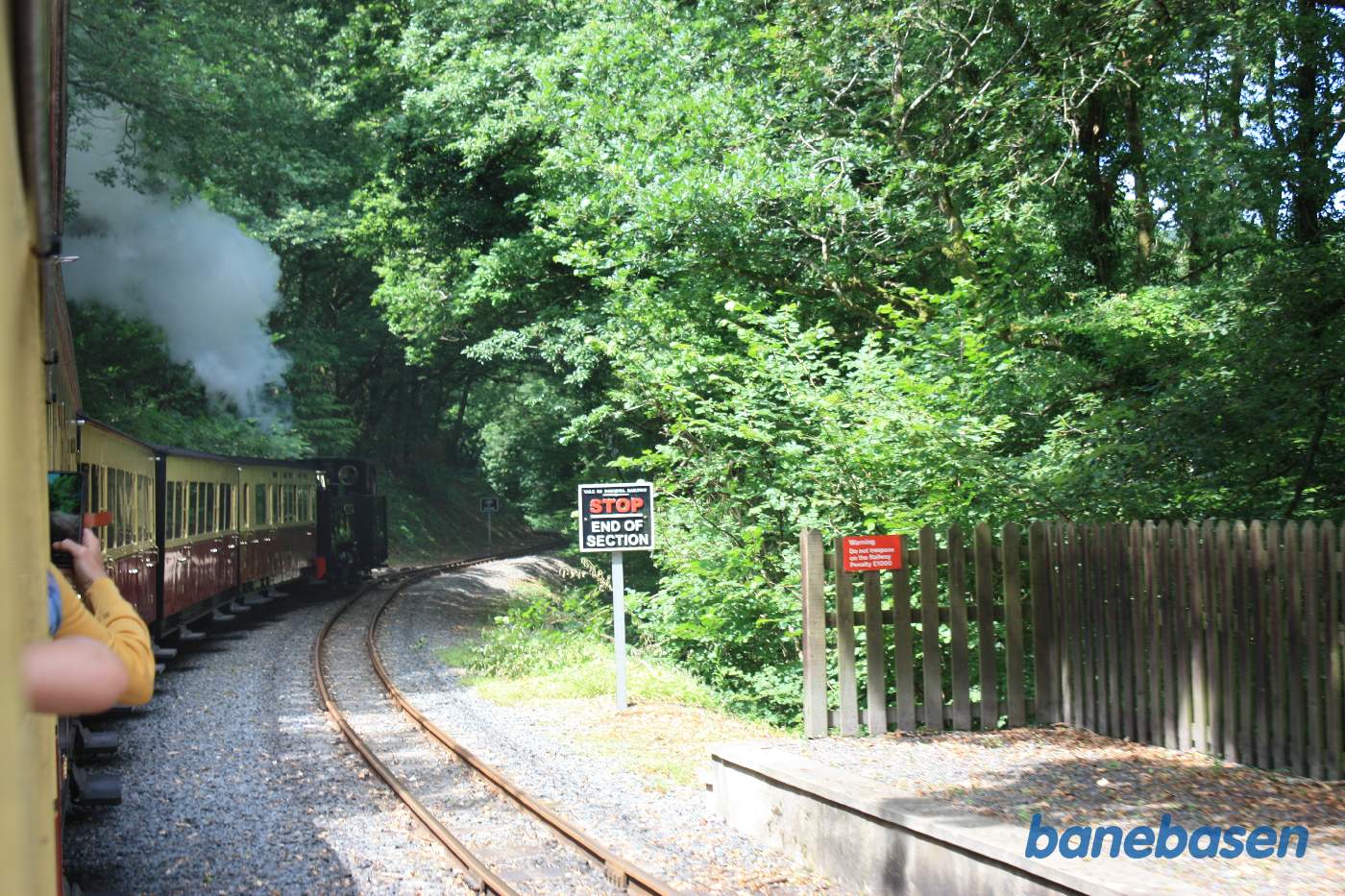 Turen går videre ud af stationen efter krydsningen