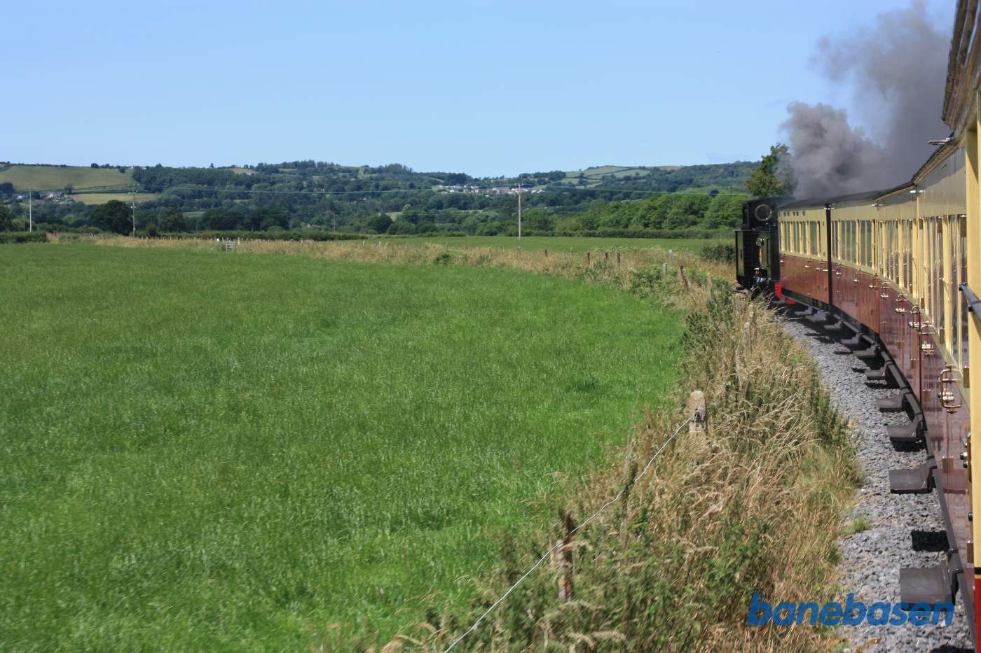 Det flade landskab langs banen