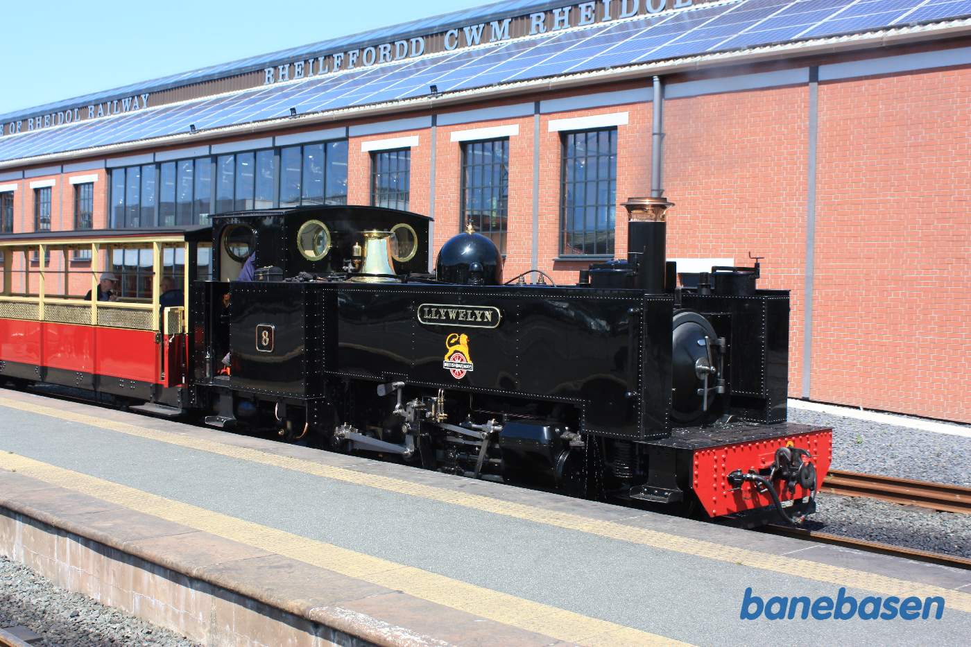 Lokomotivet kobles til vognene