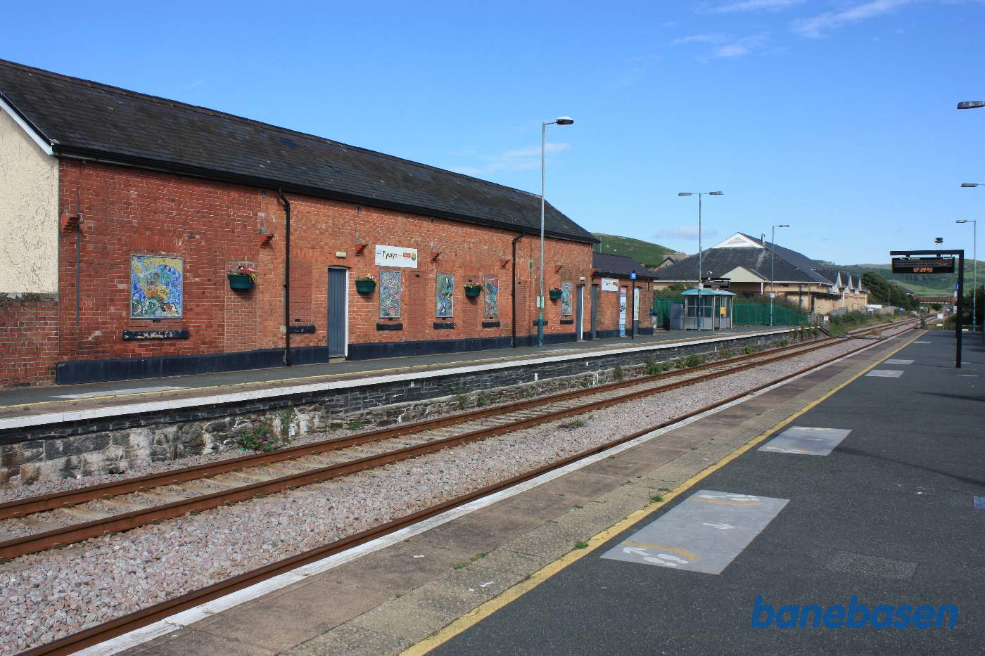 Stationen set fra perronsiden