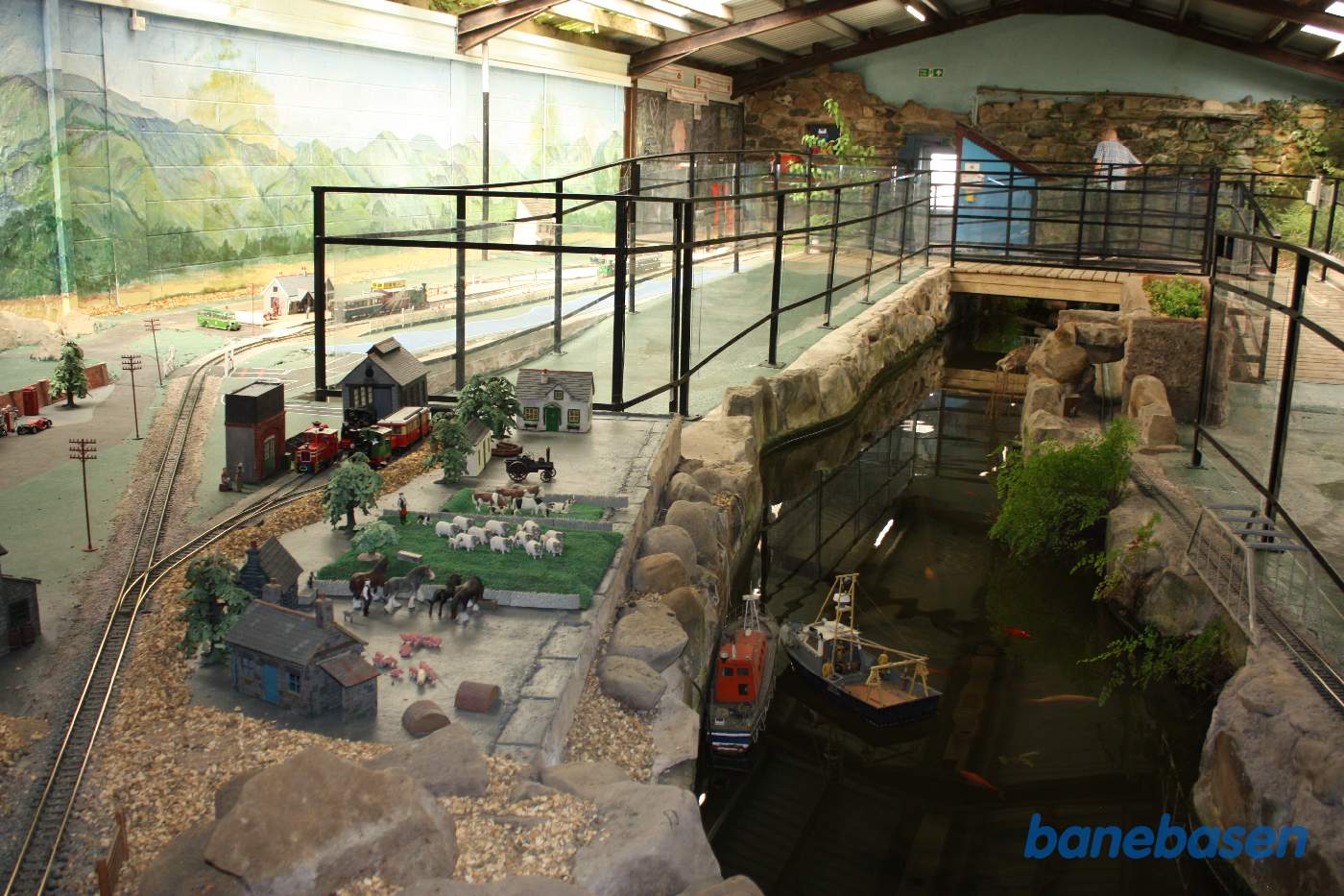 Inde i stationsbygningens udstilling var der en LGB-bane