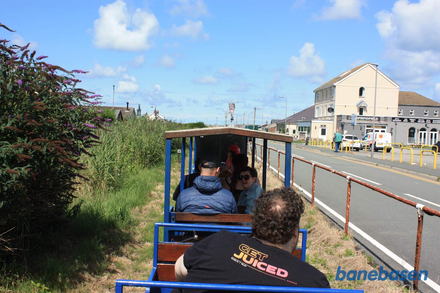 Persontoget har lige forladt stationen