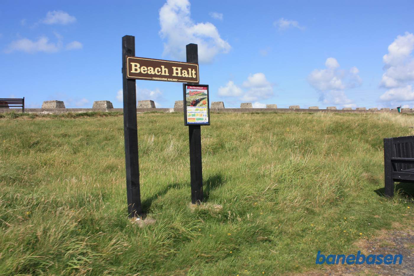 Stationsskiltet på perronen