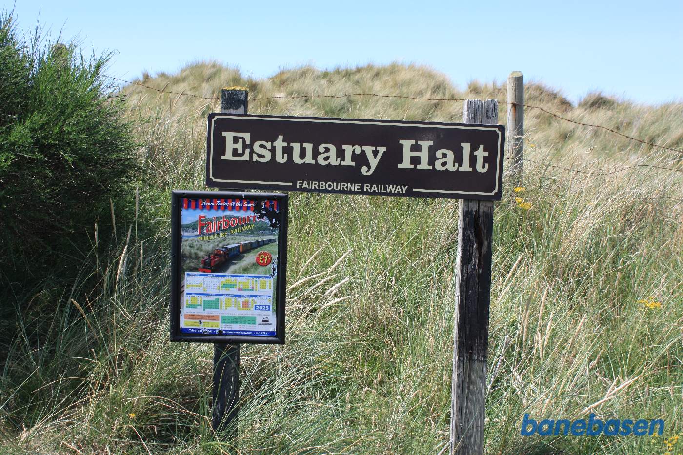 Stationsskiltet på perronen