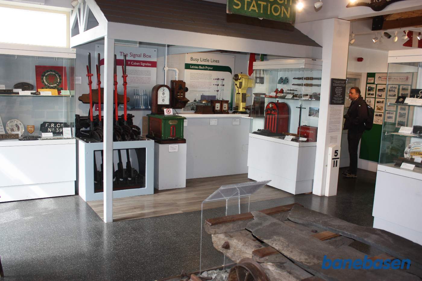 Udstilling af mange ting fra banen