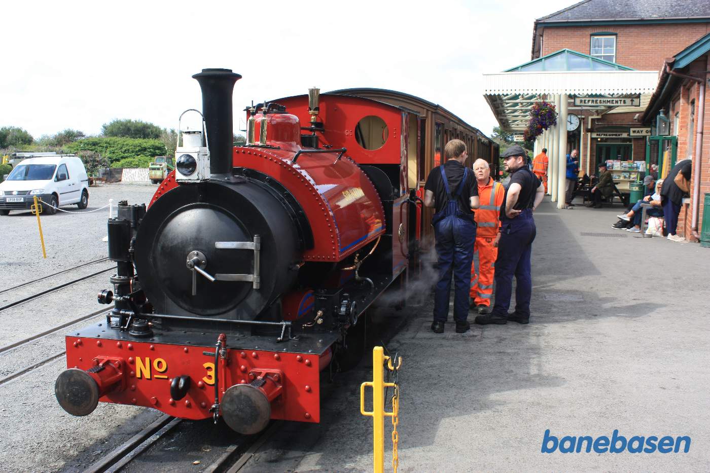 Damptoget holder klar til afgang