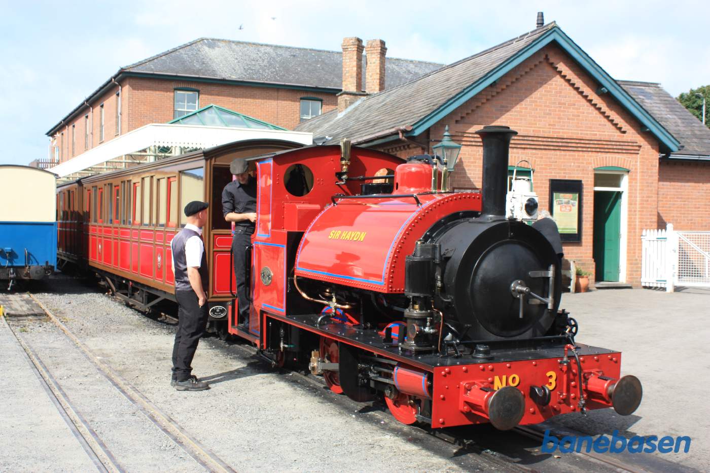 Damptoget holder klar til afgang