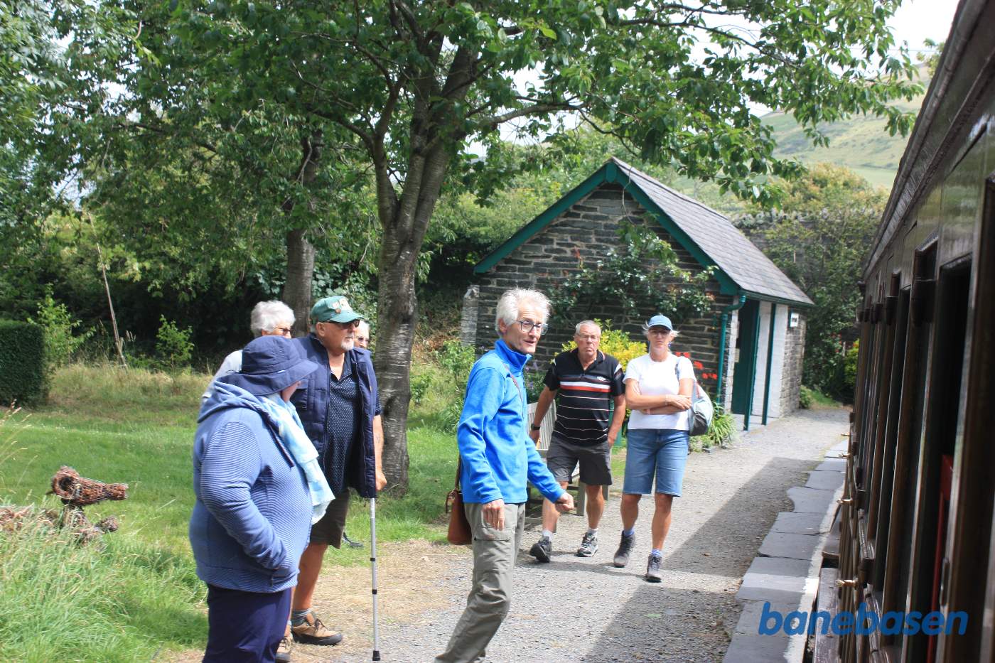 Rejsende på perronen