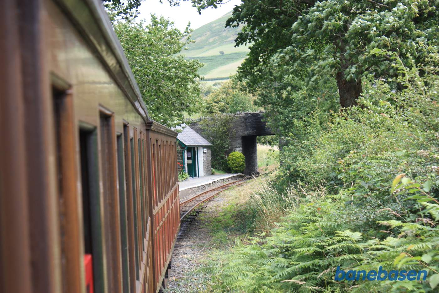 Så kører toget videre mod Tywyn Wharf