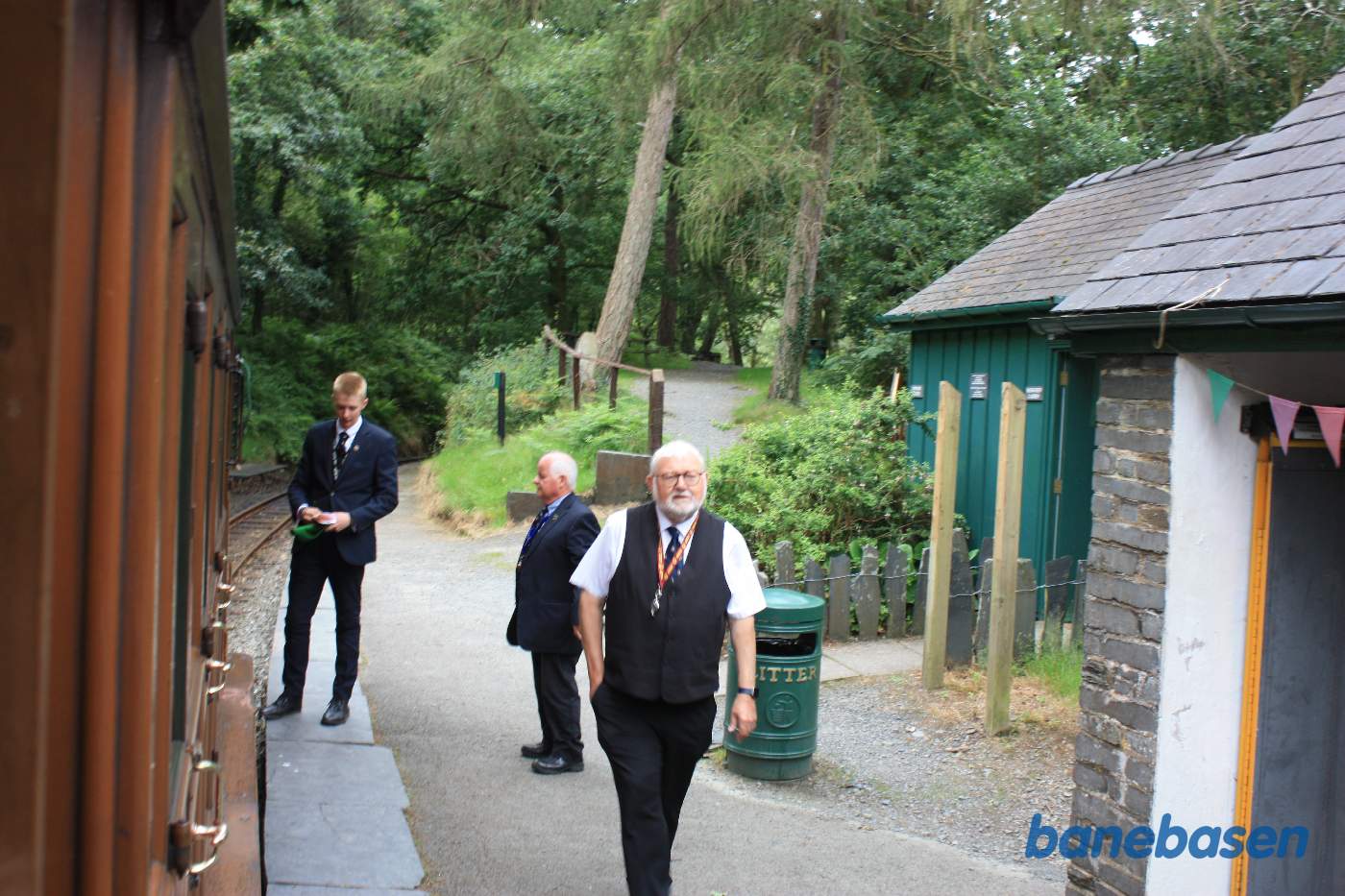 Personalet gør sig klar til afgang