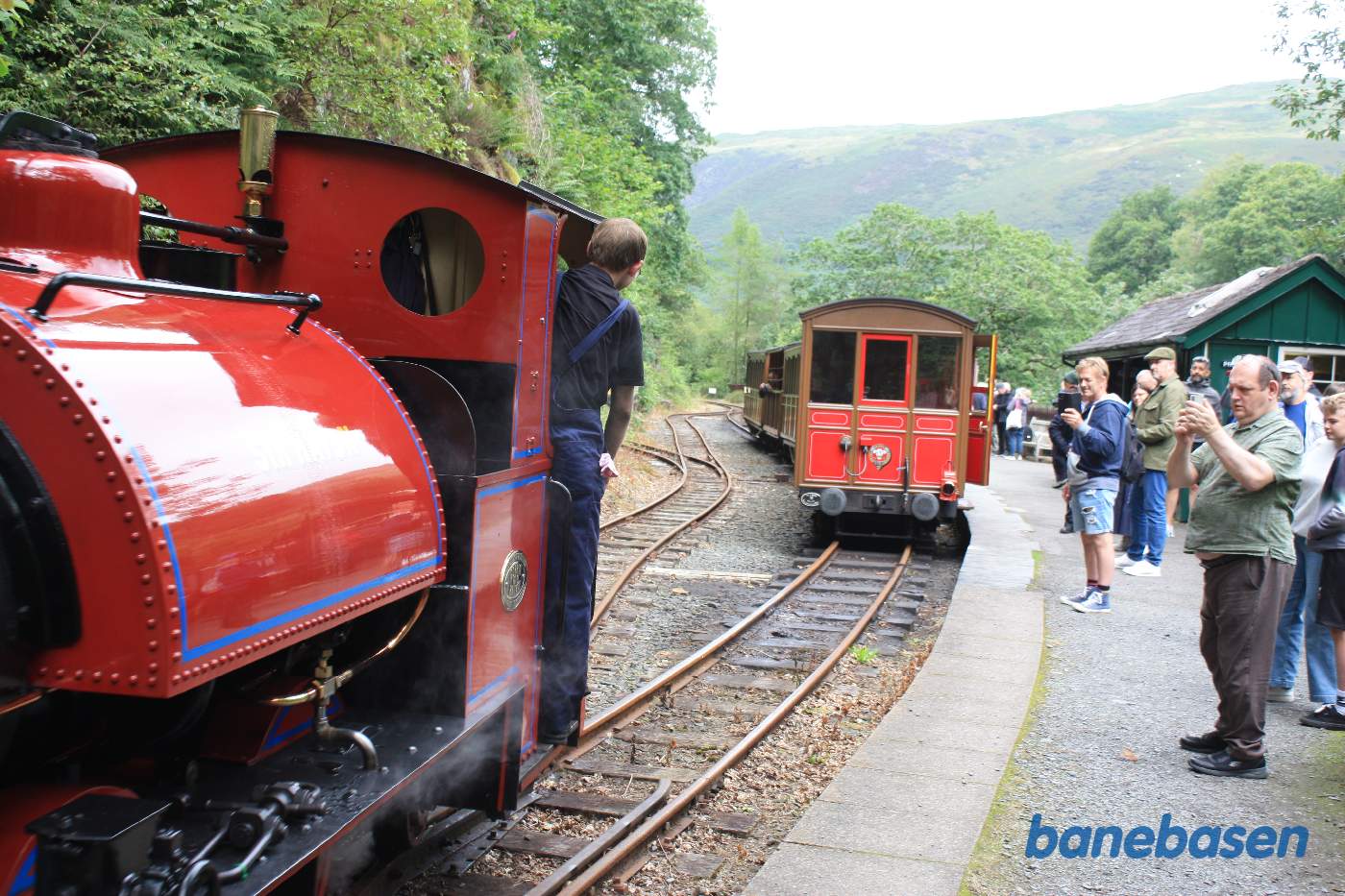 Lokomotivet omløber vognene