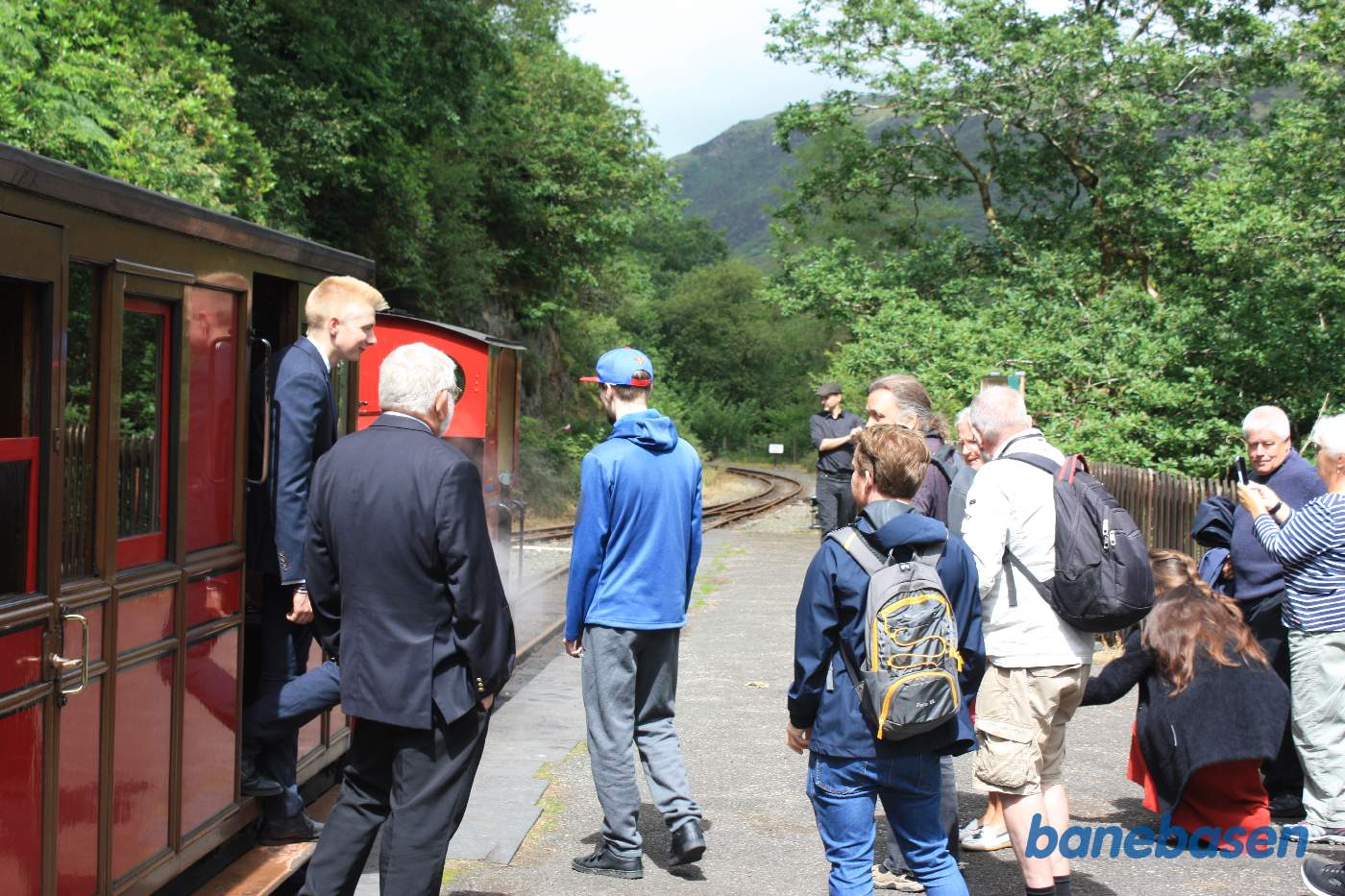 Lokomotivet kobles til personvognene