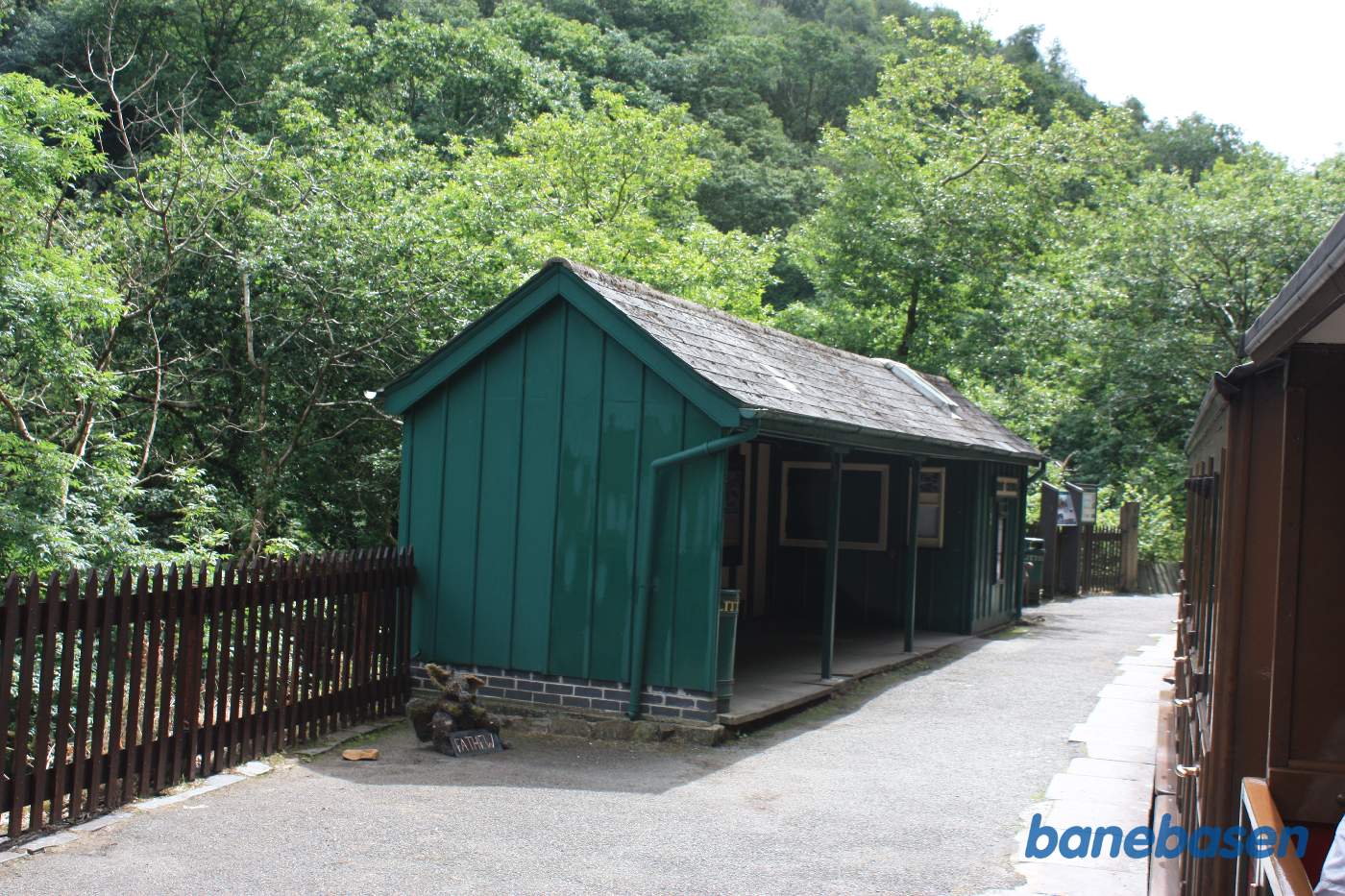 Venteskuret på perronen