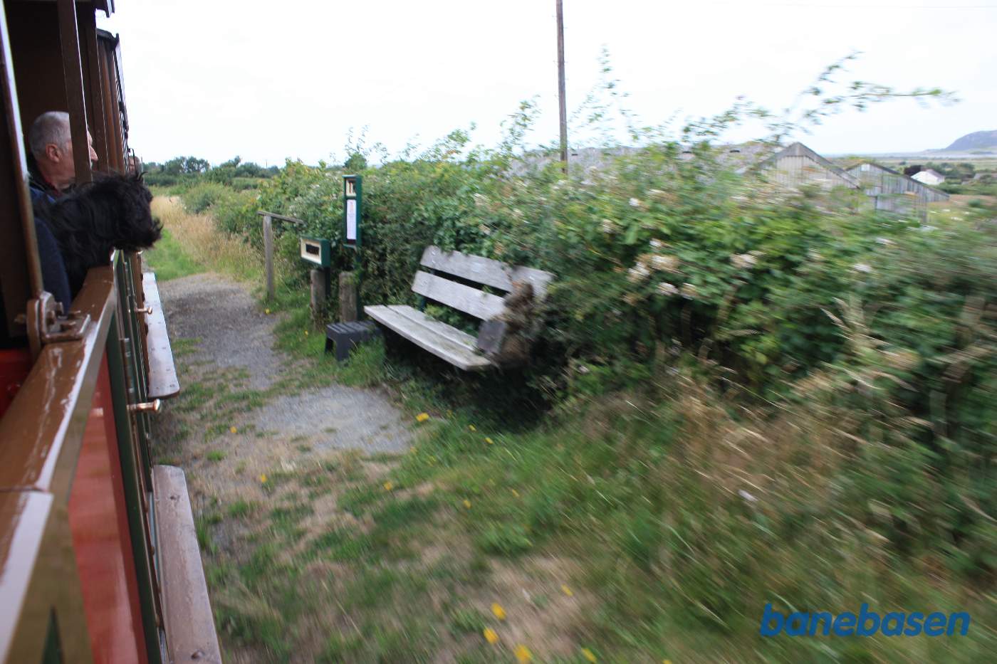 Damptoget et sted på strækningen fra Abergynolwyn til Tywyn Wharf, vi passerer et trinbræt uden at standse