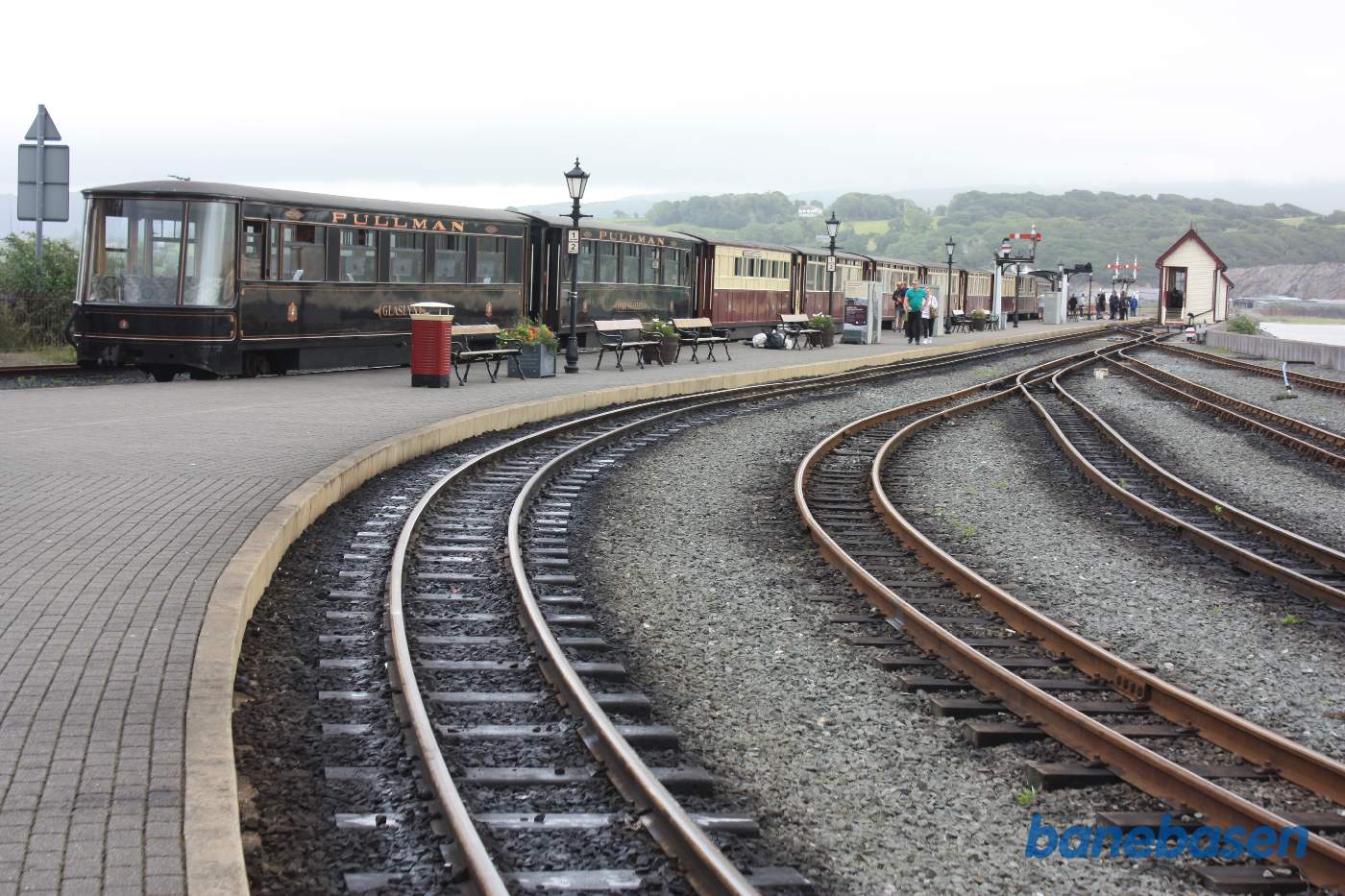 Den lange perron og signalhuset til højre