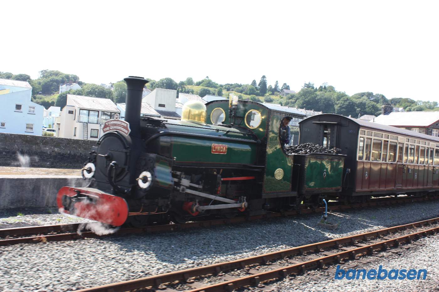 Lokomotivet koblet til vognene i sidesporet