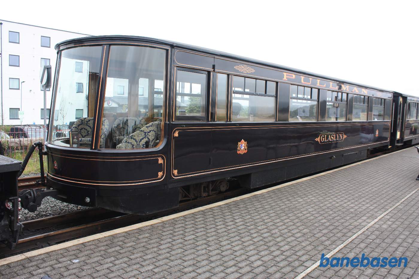 Udsigtsvognen går lige efter lokomotivet