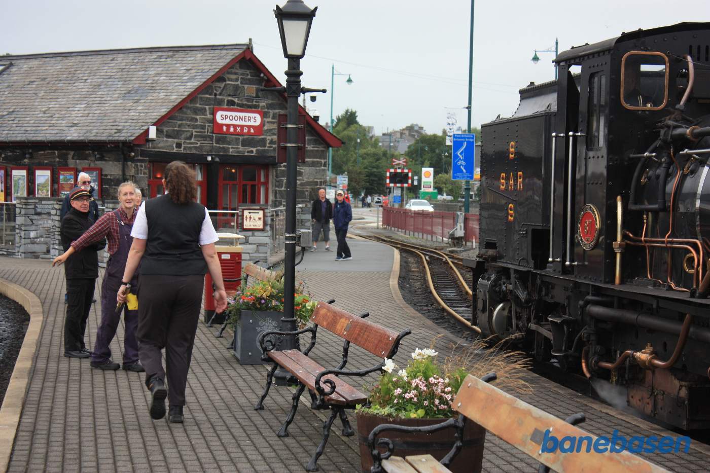 Personalet gør sig klar til afgang