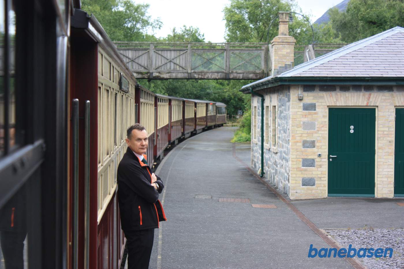 Toget holder stille, men ingen passagerer at optage eller afsætte