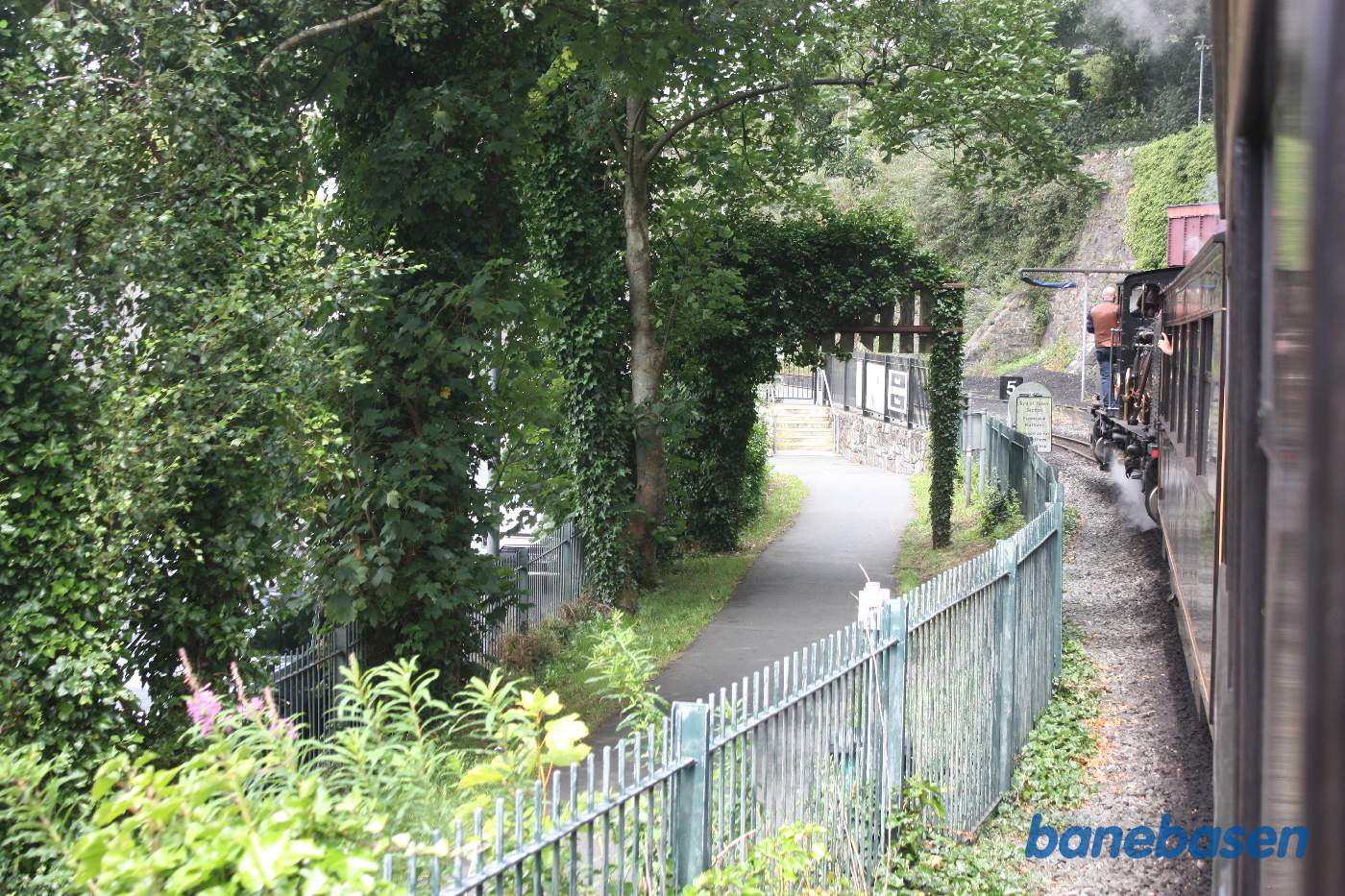 Gangstien langs banen