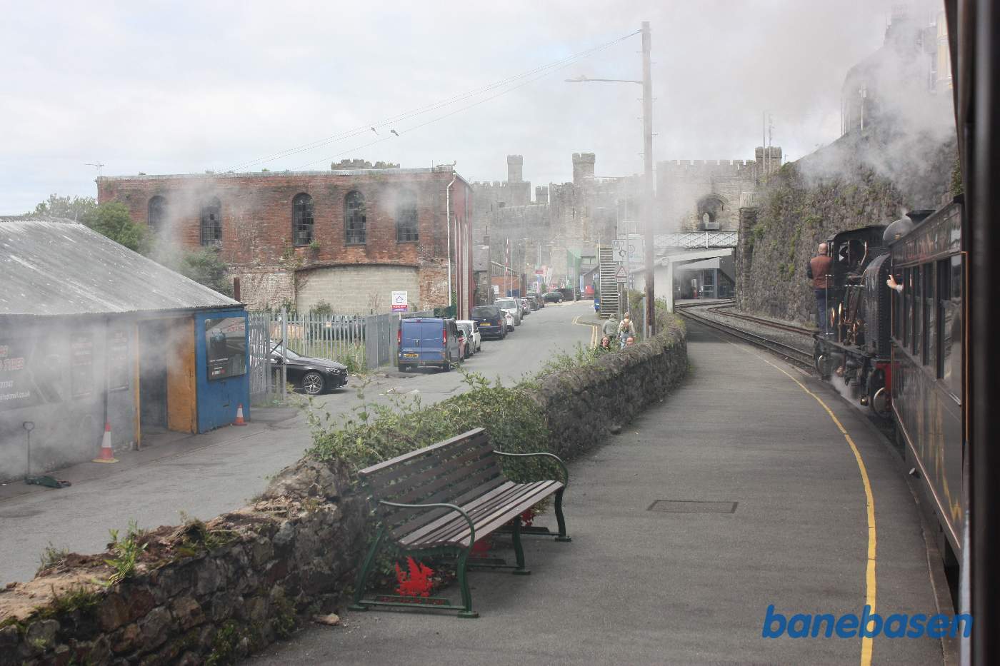 På vej ind på stationen
