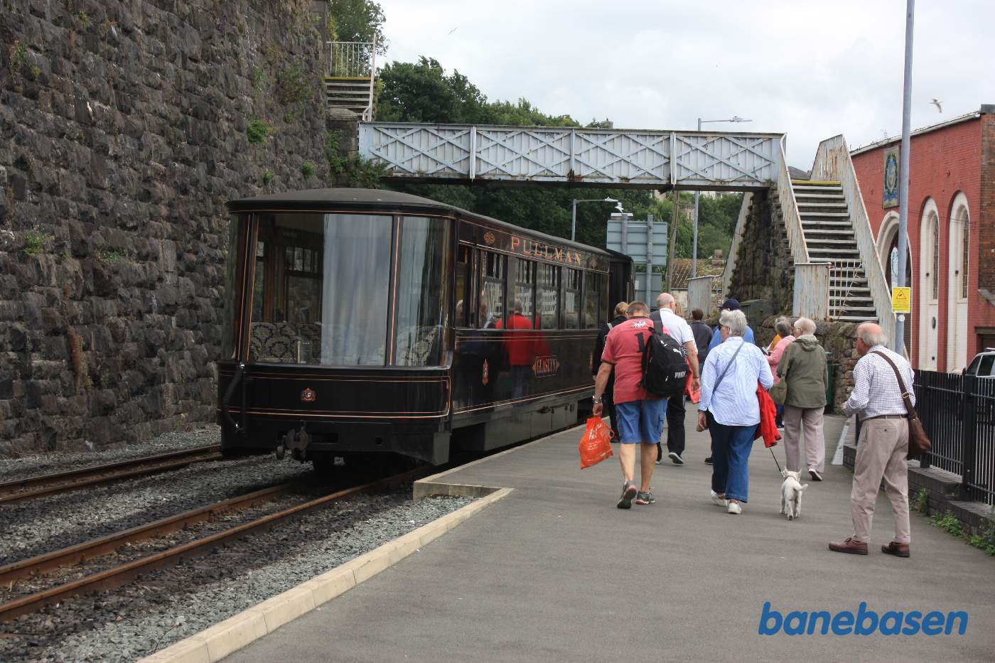 Passagererne er ved at komme tilbage til toget