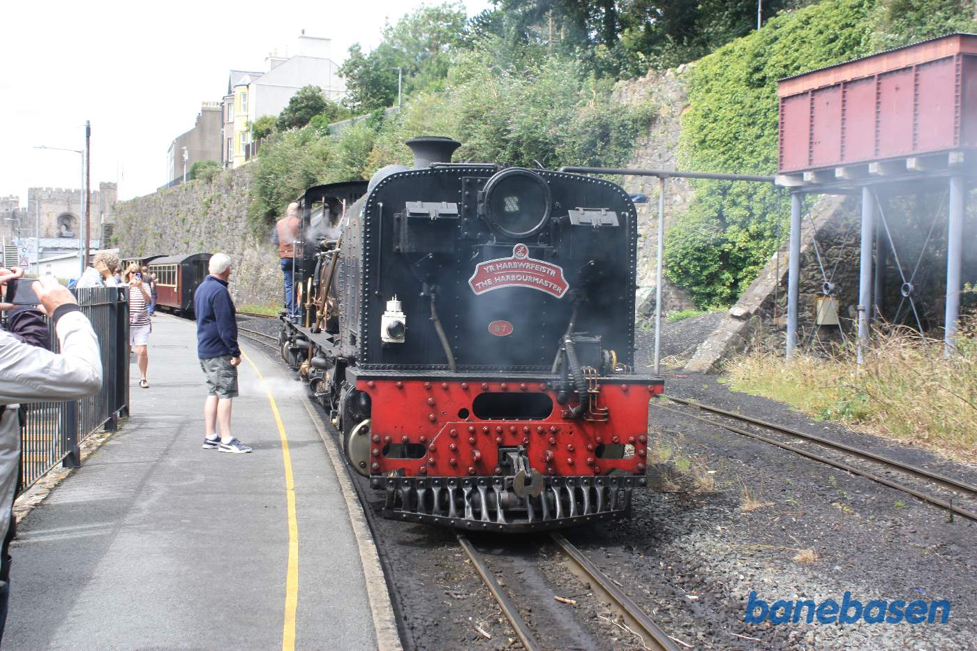 Damplokomotivet rangerer til vognene