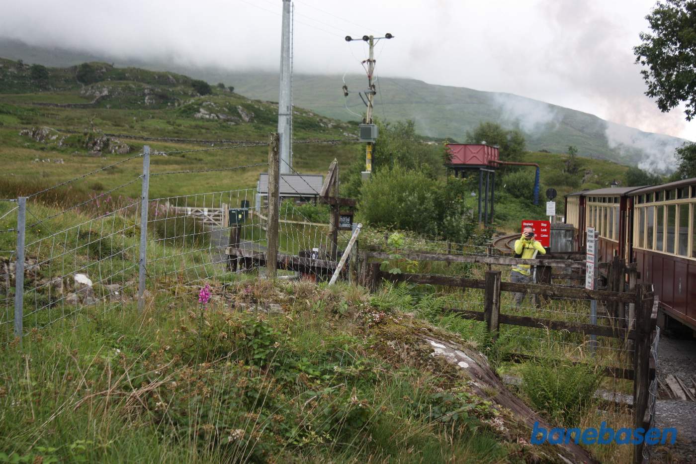 På vej ind på stationen