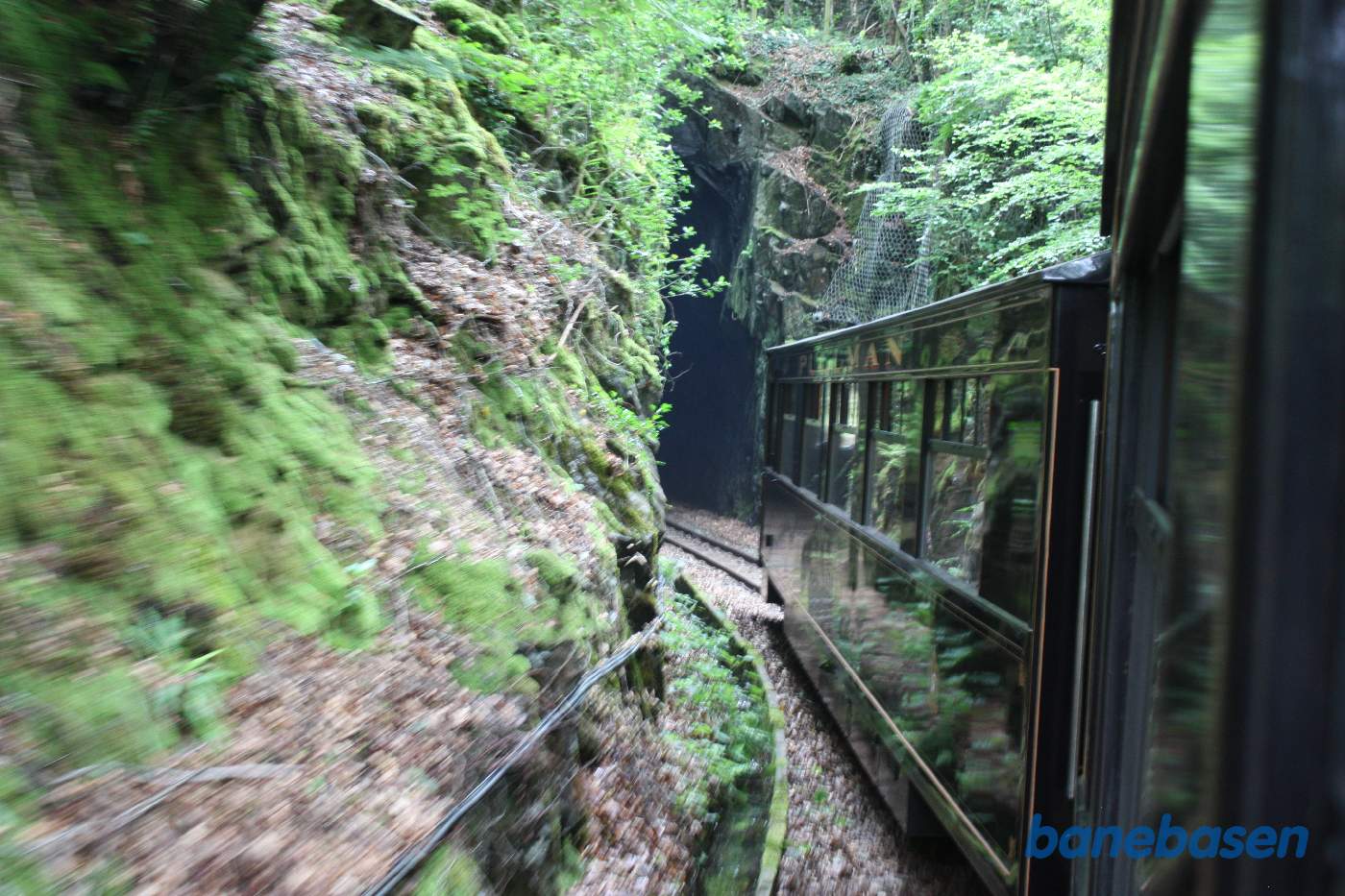 Så kom vi ud af den første tunnel