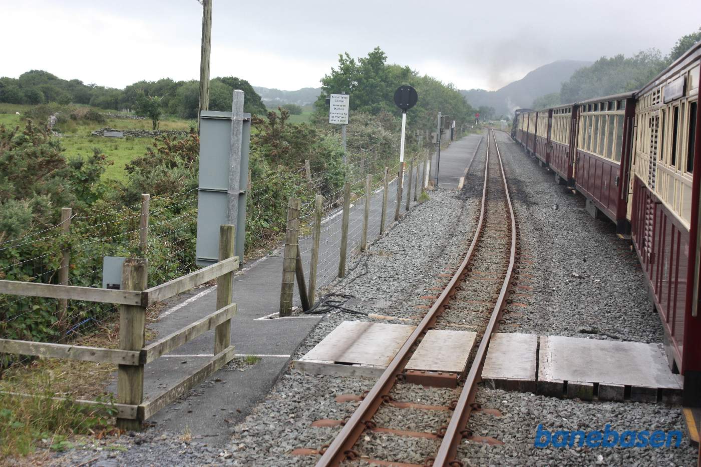 På vej ind på stationen
