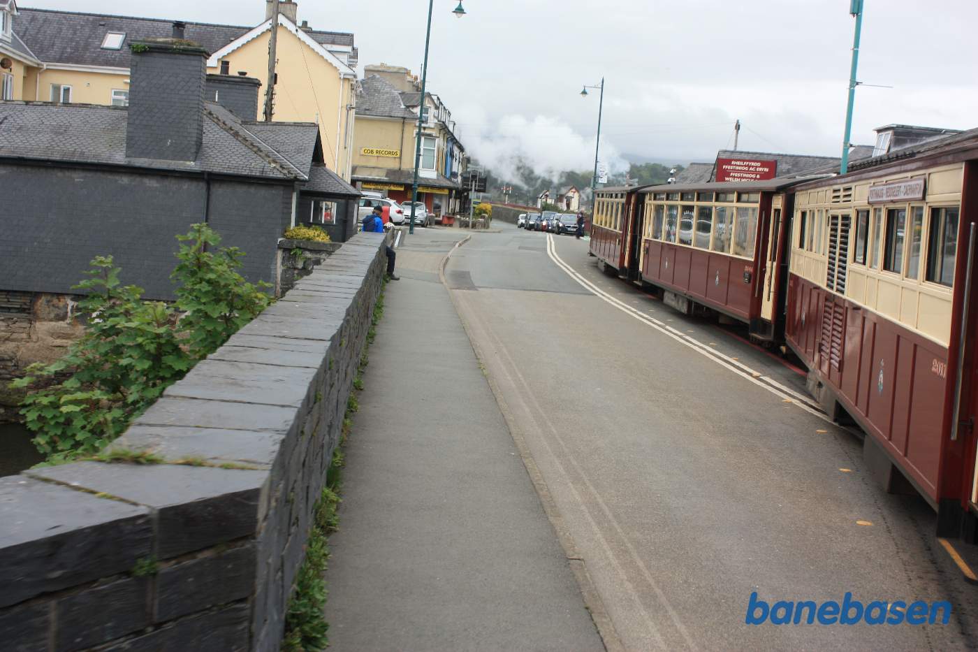 Vi kører over den kombinerede vej- og jernbanebro