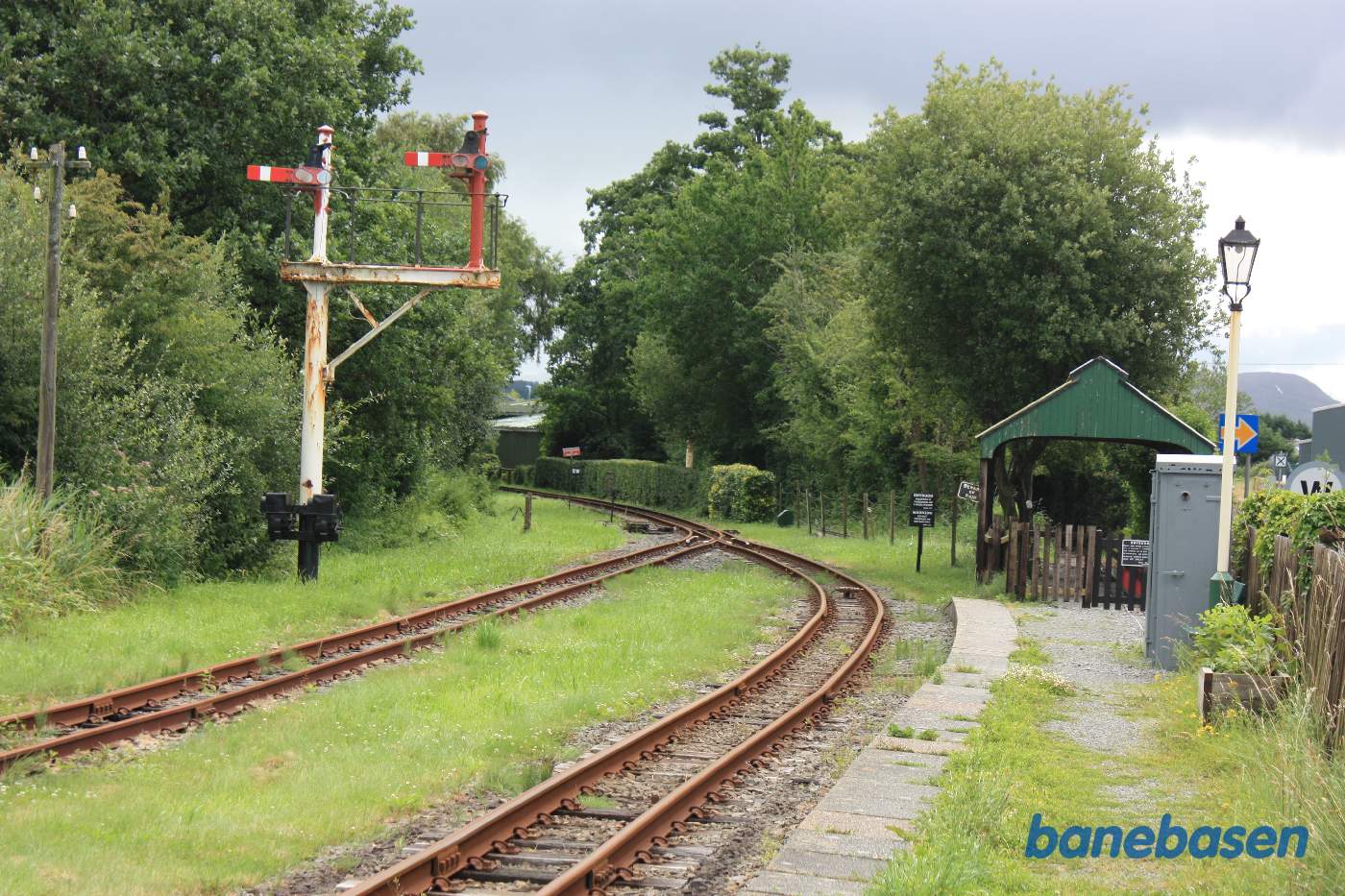 Signaler til venstre for begge spor