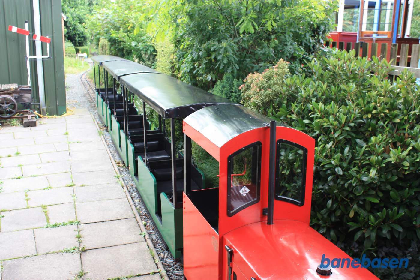 Havebanens tog ved museets perron