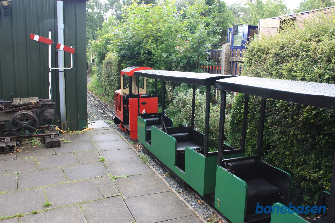 Havebanens tog ved museets perron