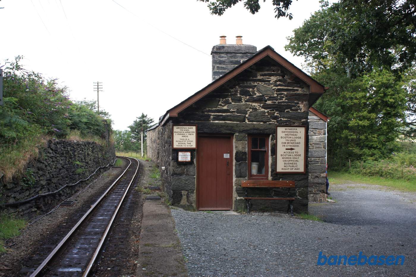 Ventehuset på perronen
