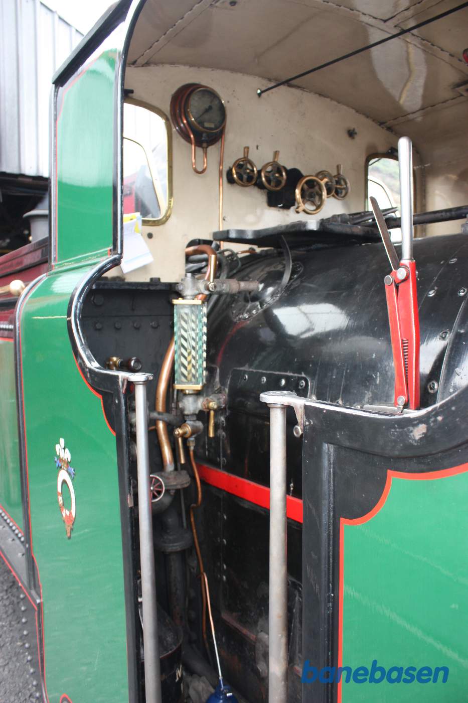Et af de grønne double fairlie locomotives, set fra førerpladsen
