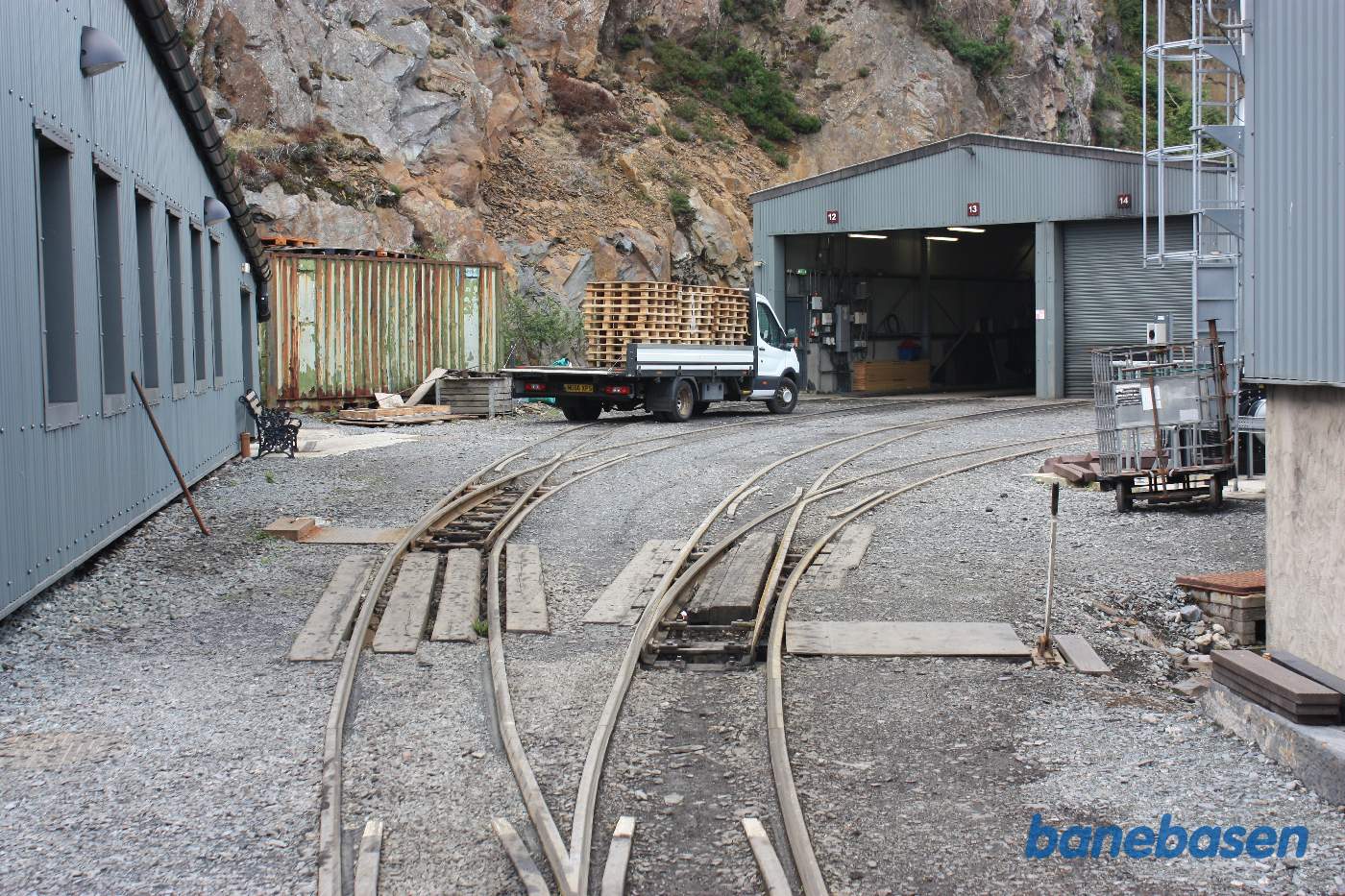 Sporene mellem vognhallerne