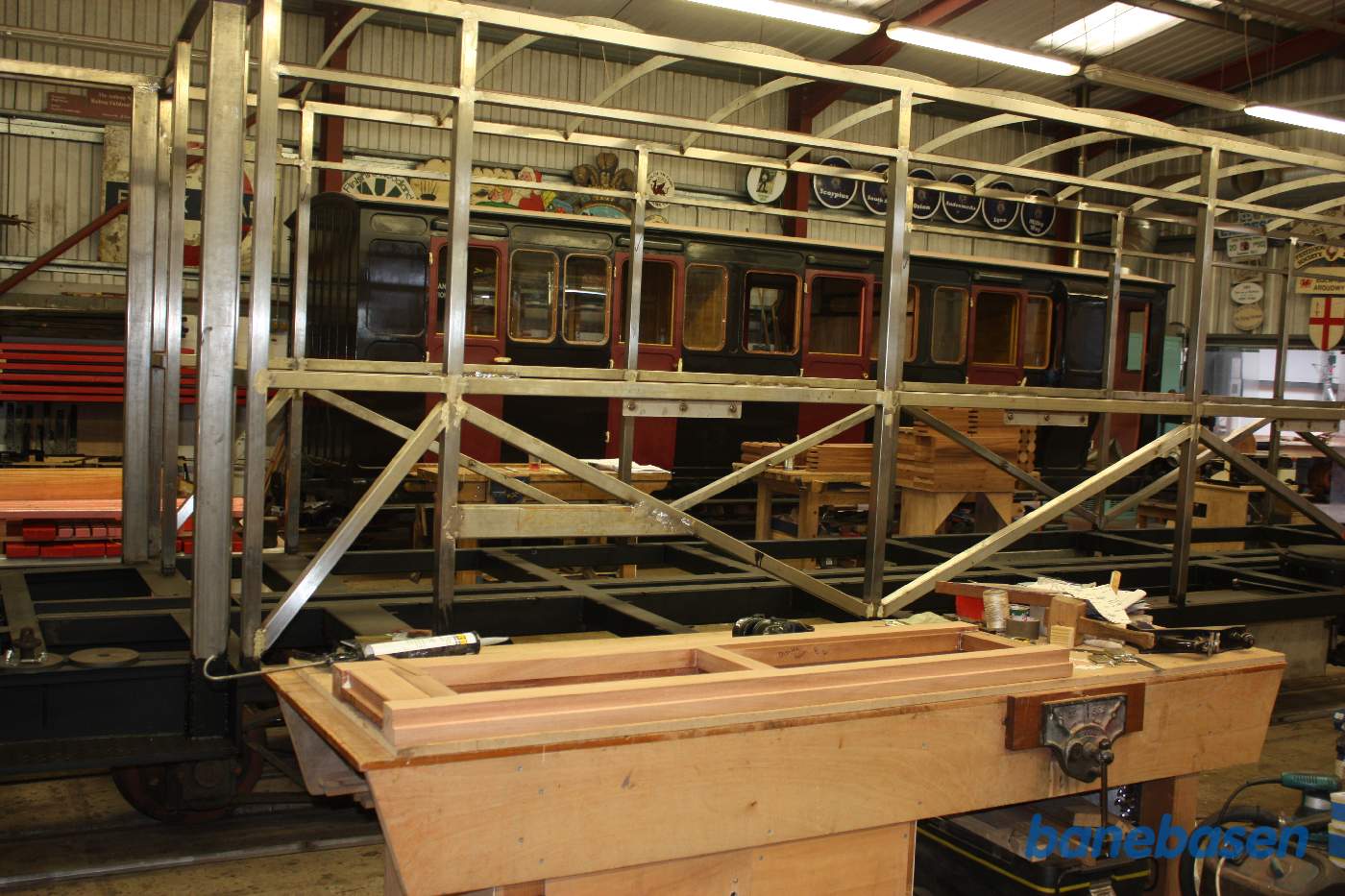 Et kig ind i vognværkstedet